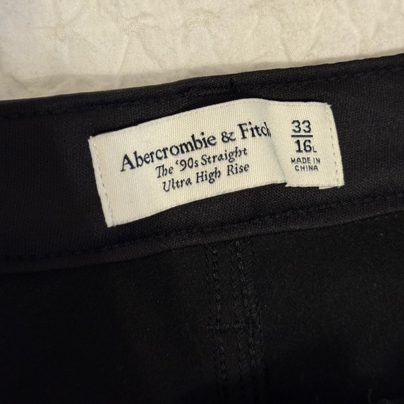 Abercrombie & Fitch 90s Straight Ultra High Rise Faux Leather Pants Size 33/16L - Picture 3 of 7